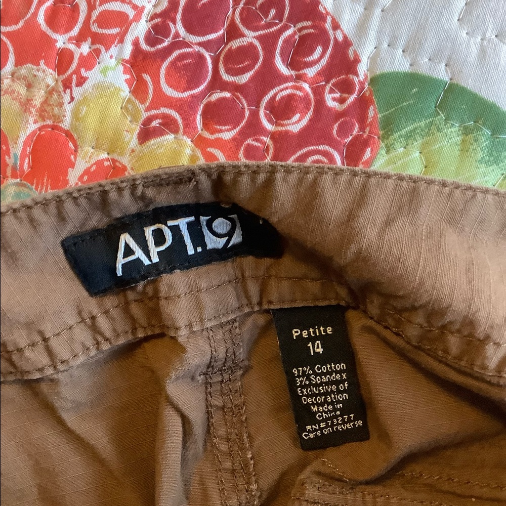 Capris With Tie Strings At Bottom - image 3